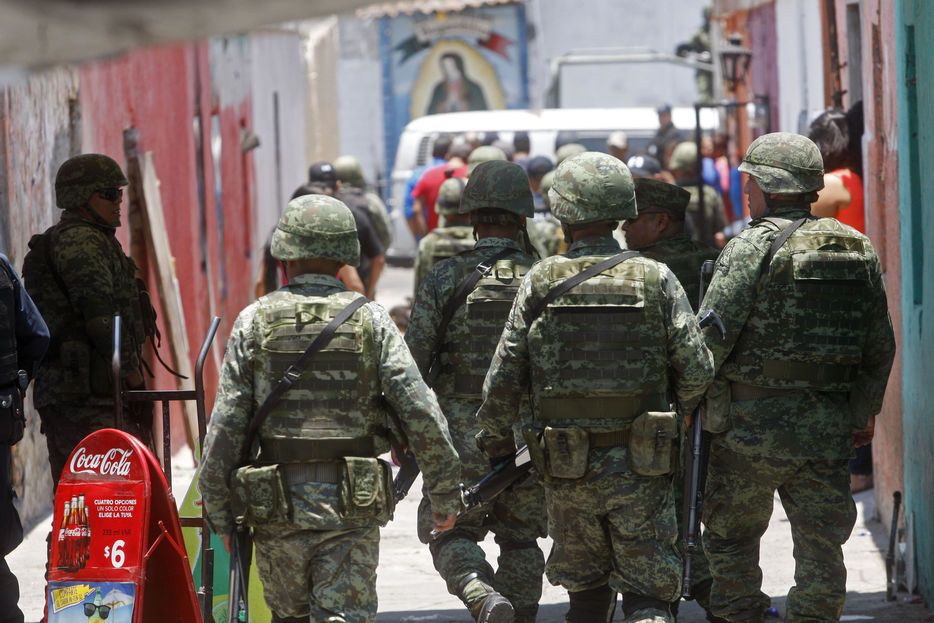 Fuerzas armadas detienen a dos hombres, aseguran dos inmuebles y 23 vehículos - sedena-I