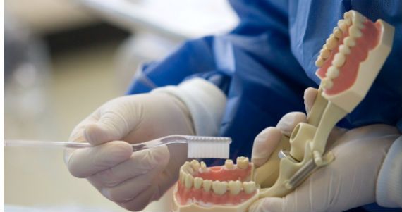 Estudiantes recibirán paquete de salud dental