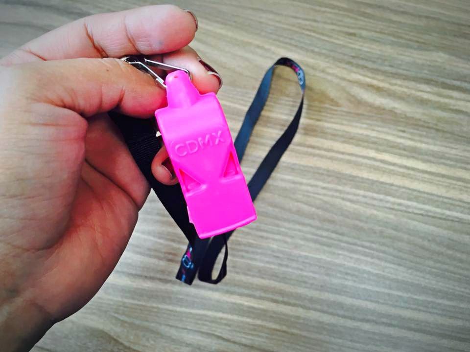 ¿Cómo obtener un silbato antiacoso? - silbato-VI