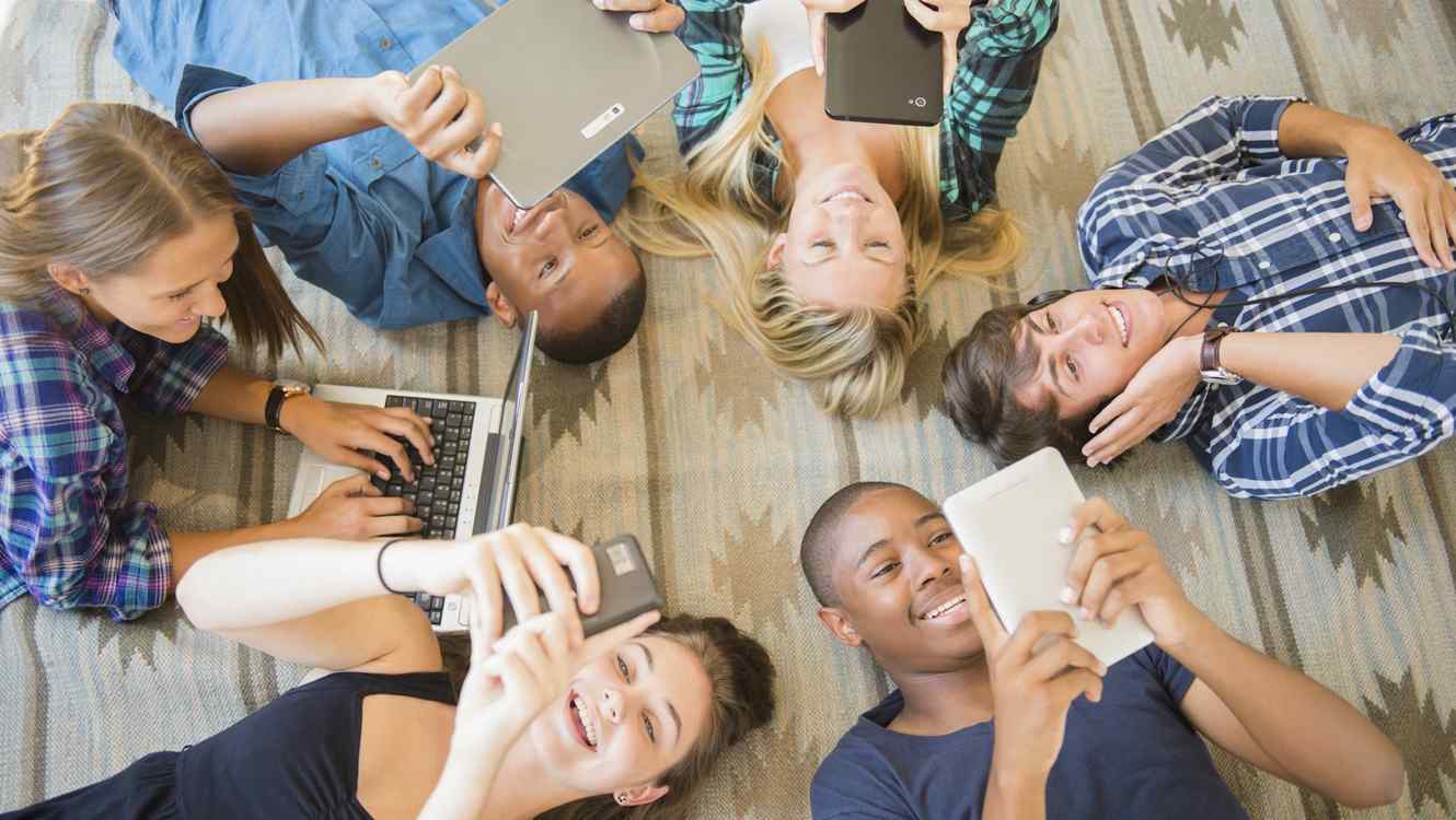 Millennials usan el smartphone casi siete horas al día