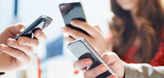 Mexicanos gastan en promedio 3 mil pesos en smartphones - teléfonos