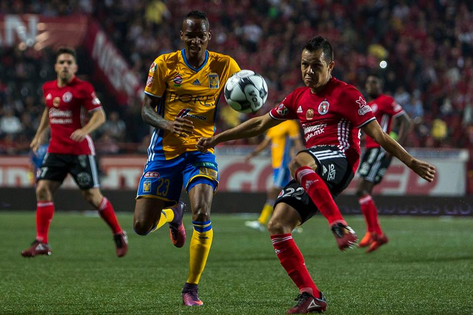 Tigres pone en peligro el liderato de Tijuana - tigres-xolos-5
