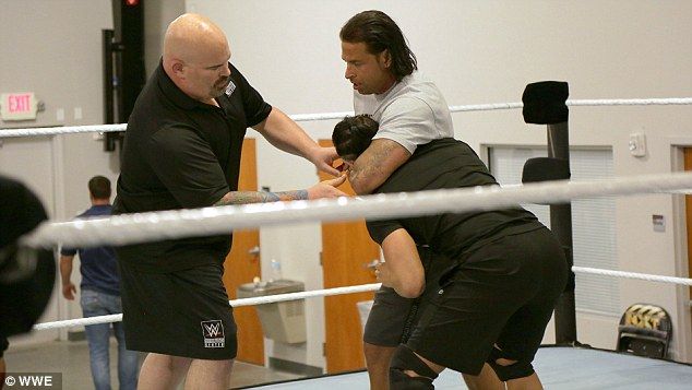 Exportero debuta con victoria como luchador de la WWE - tim-wiese-7