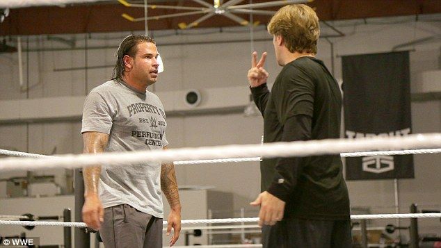 Exportero debuta con victoria como luchador de la WWE - tim-wiese