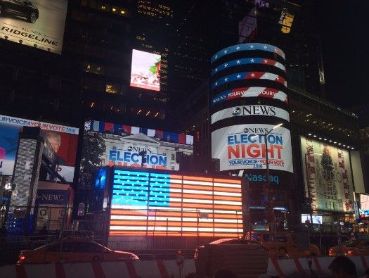 Estadounidenses a la espera de resultados electorales en Times Square - times-square-VI
