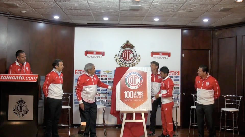 Toluca presenta el escudo conmemorativo de su centenario