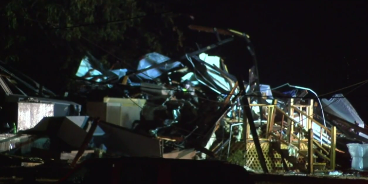 Tornado mata a 3 personas en Alabama