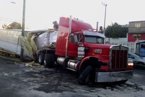 Frustran robo a tráiler en Iztapalapa