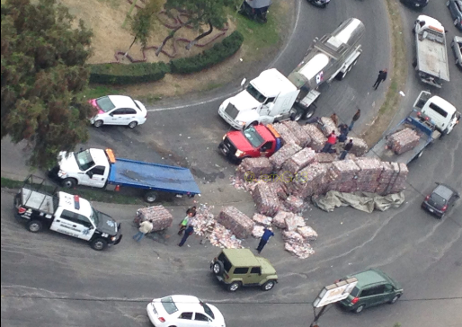 Vuelca tráiler en carretera Lechería-Texcoco - trailer-texcoco-lecheria-2