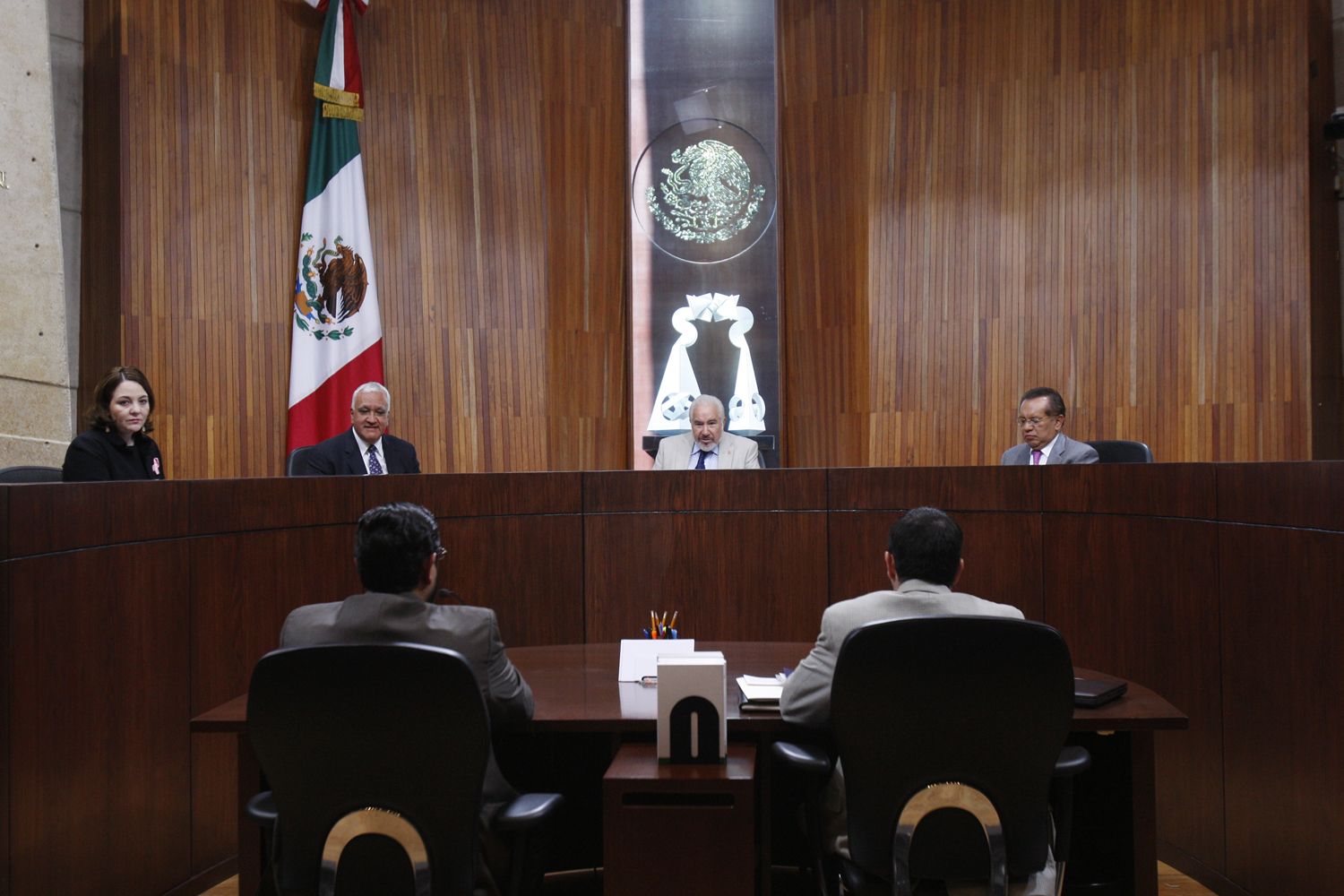 Magistrados entrantes y salientes se reúnen en el TEPJF