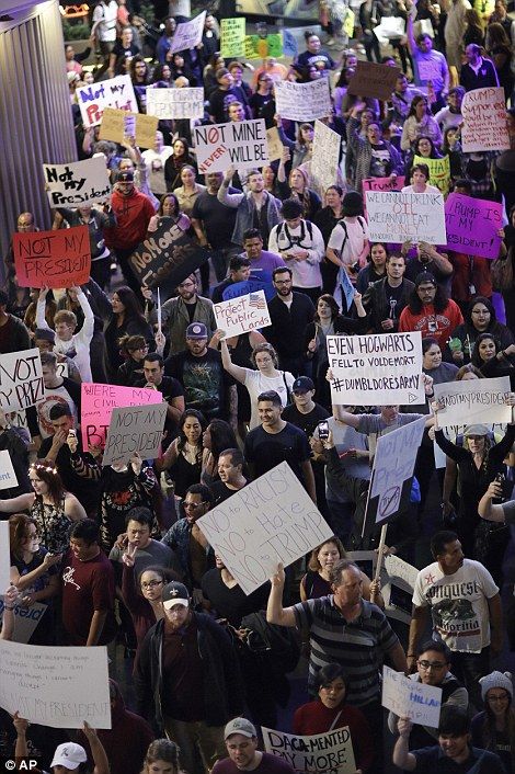 Manifestantes “anti-Trump” se enfrentan con la policía en EE.UU. - trump24