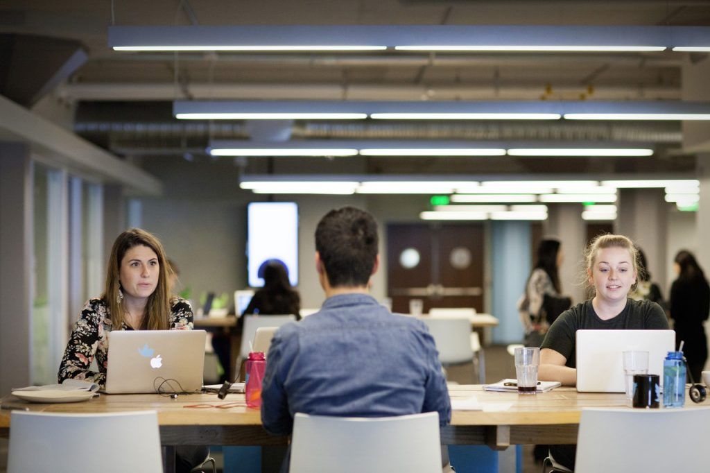 Las cinco oficinas en las que todo mundo desearía trabajar - twitter-bunker-1024x682