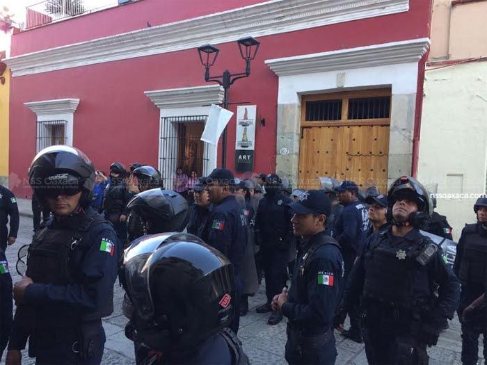 Once detenidos en toma de Facultad de Derecho en Oaxaca - uabfot