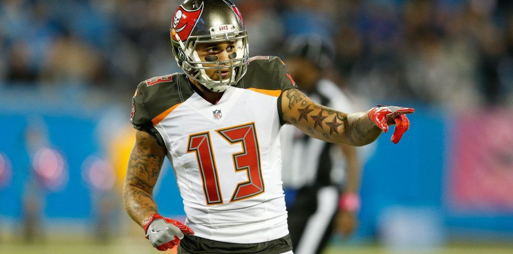 Mike Evans protesta contra la elección de Donald Trump