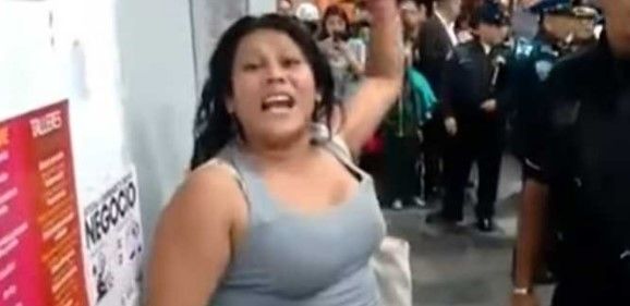 Video: vagonera golpea a policías en Metro Chilpancingo