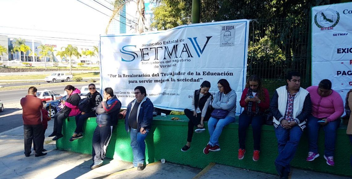 Bloqueos de maestros en Veracruz por falta de prestaciones - veracruz-2