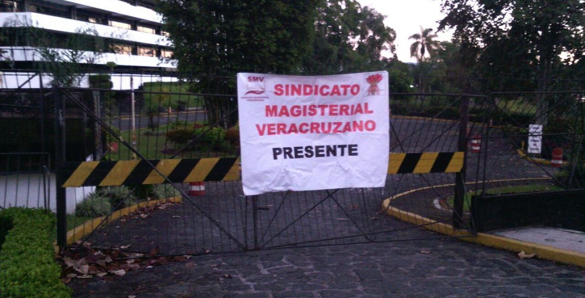 Bloqueos de maestros en Veracruz por falta de prestaciones - veracruz-6