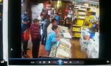 Video: el momento en que disparan a policía en refaccionaria