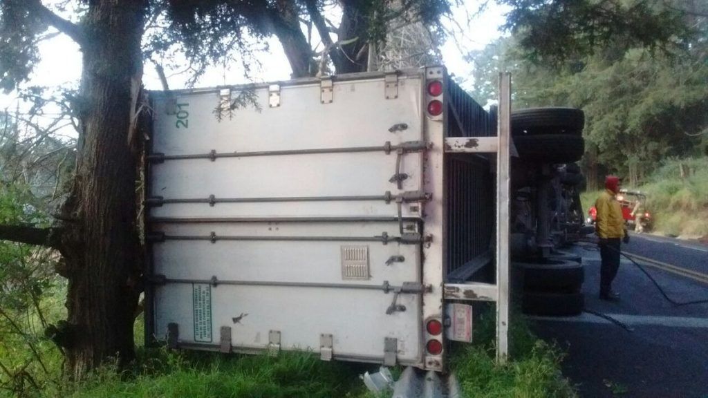 Cierran parcialmente la México–Cuernavaca por volcadura - volcadura-México-Cuernavaca-3-nov-1-1024x576