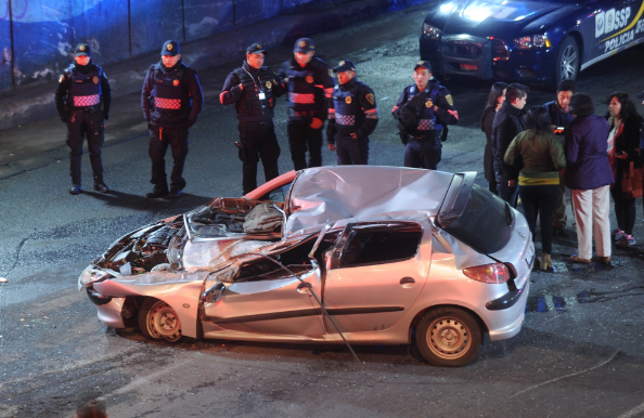 Vuelca tráiler en Eje Central - volcadura-eje-central-2