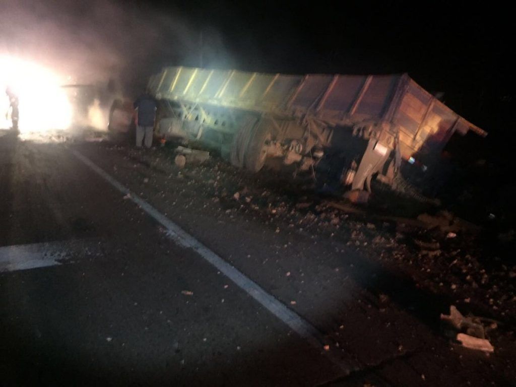 Tráiler choca e incendia patrulla en la México-Querétaro - volcadura-méxico-querétaro-2-1024x768