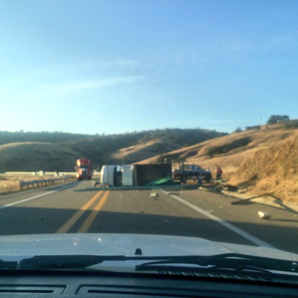 Volcadura en Oaxaca deja un muerto y 10 heridos - volcadura-oaxaca-2