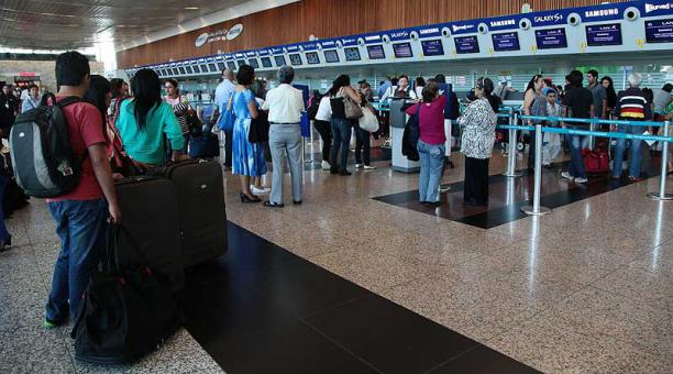 Transporte aéreo de pasajeros crece 7 por ciento en septiembre