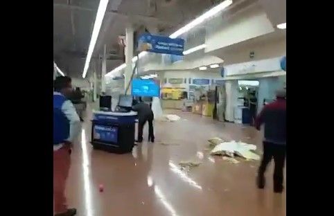Cae techo de Walmart de San Luis Potosí por tromba