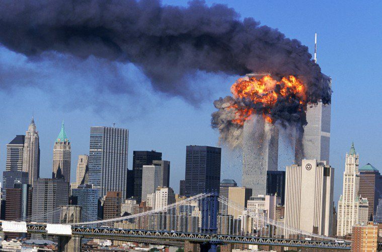 Donald Trump renueva emergencia antiterrorista por el 11-S - wtc_bombs-759x500