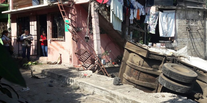 Camión se queda sin frenos y mata a niño de 5 años - zihuatanejo-camión-mata-niño_800x400