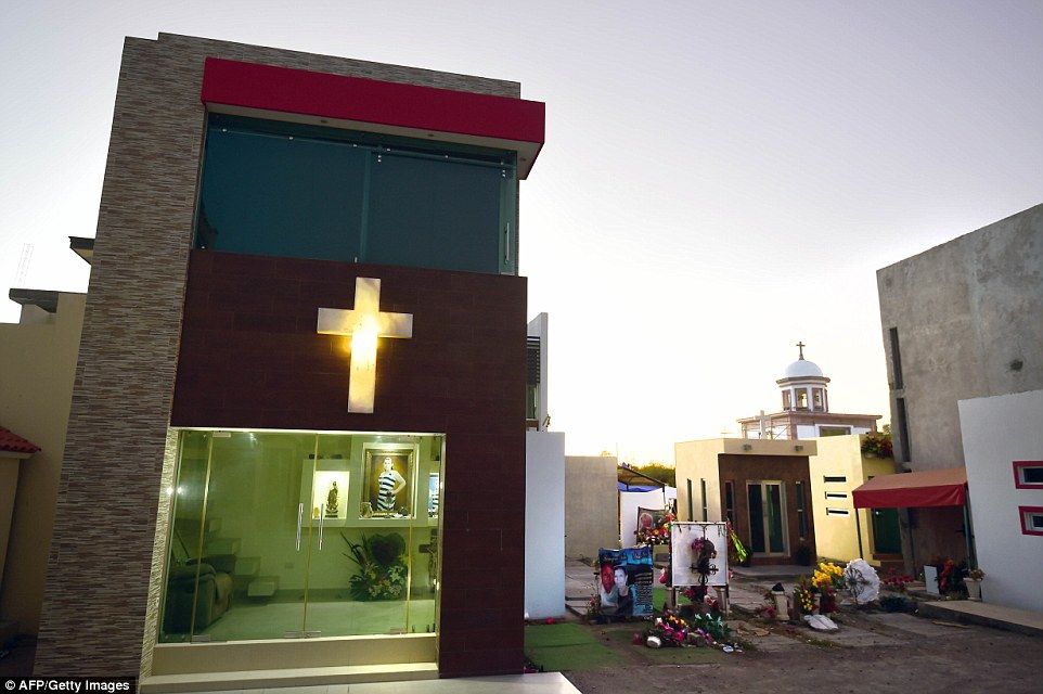 Las tumbas de lujo de los narcotraficantes - 08-3