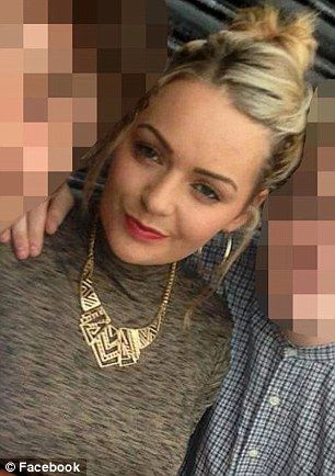 Jóvenes inglesas abusan y humillan a futbolista inglés - 3B5E02A900000578-4032056-Paige_Cunningham-a-18_1481704310648