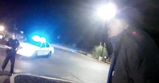 Video: policía recibe balazo a quemarropa de sospechoso
