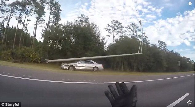 Video: motociclista capta a conductor sufriendo embolia