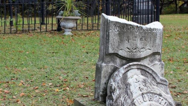 La historia del cementerio escondido en el campo de los Bills - 92946257_mediaitem92946256