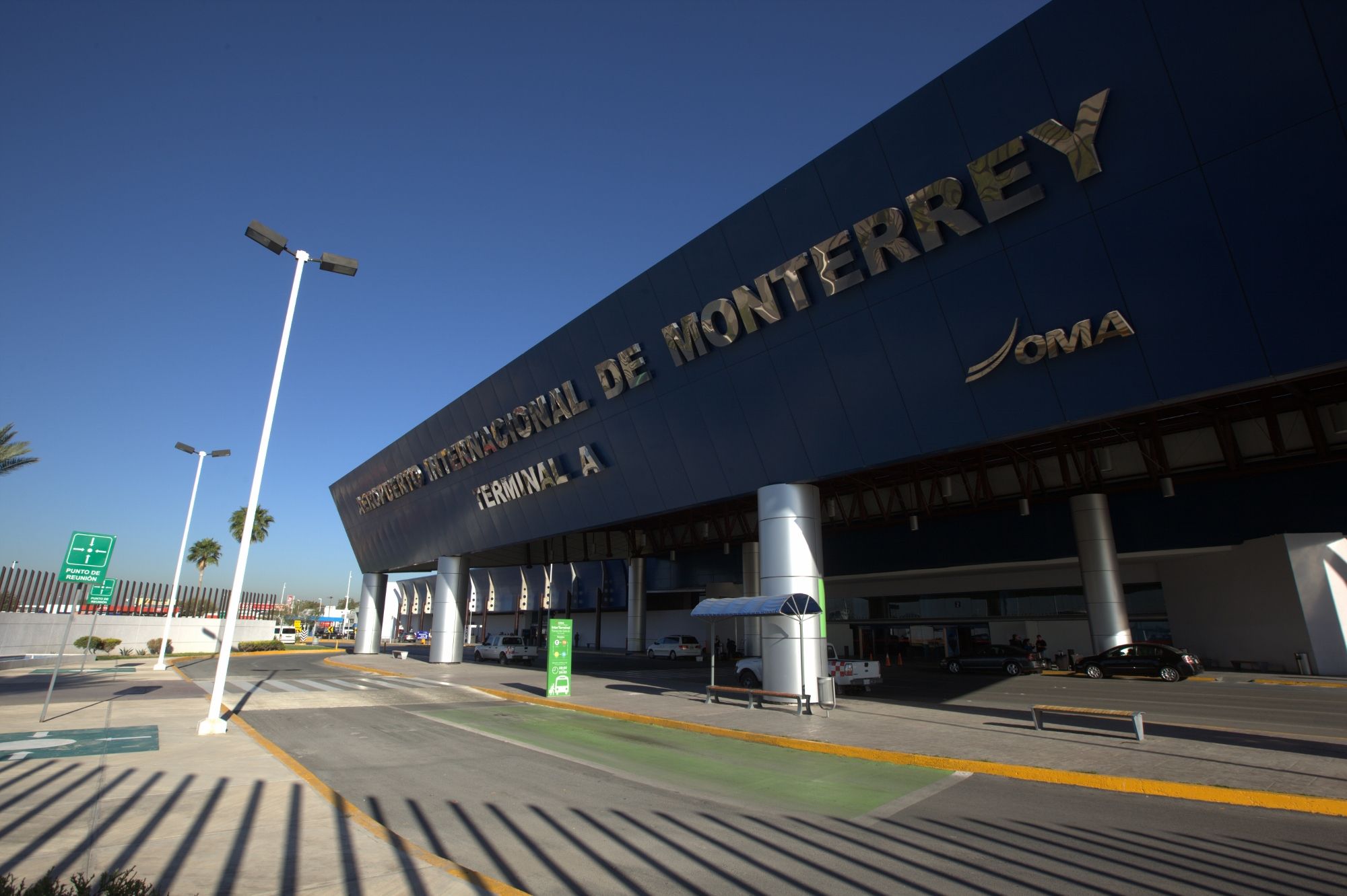 Aeropuerto de Monterrey cancela vuelos a Texas por huracán Harvey