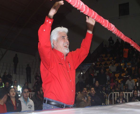 Muere el luchador Manuel "El Mocho" Cota - C0UD_aQUsAAaAg_