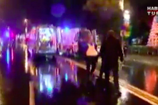 Video: matanza en club nocturno en Estambul deja 39 muertos - C1CtufQUoAAOb6b