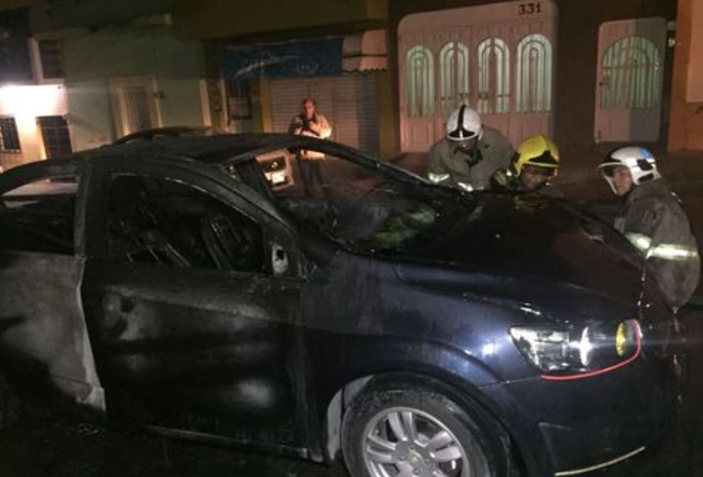 Manifestantes queman automóvil en Chiapas