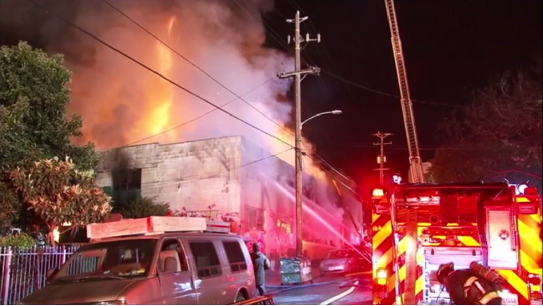 Incendio en Oakland deja 24 muertos hasta el momento - Captura-de-pantalla-2016-12-04-a-las-12.20.16-p.m.