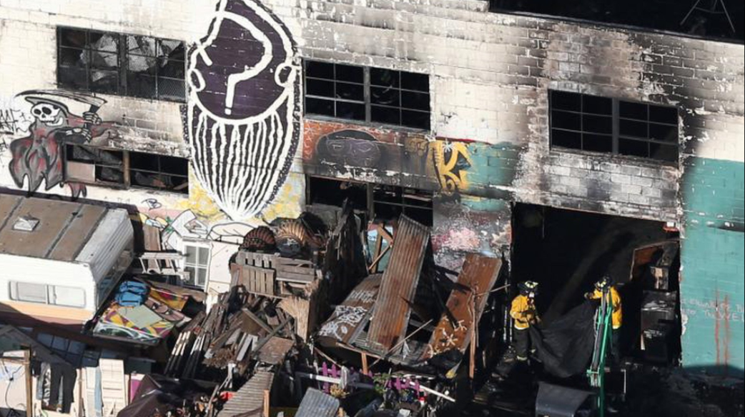 Cifra de muertos en incendio de bodega en Oakland aumenta a 36 - Captura-de-pantalla-2016-12-05-a-las-11.19.12