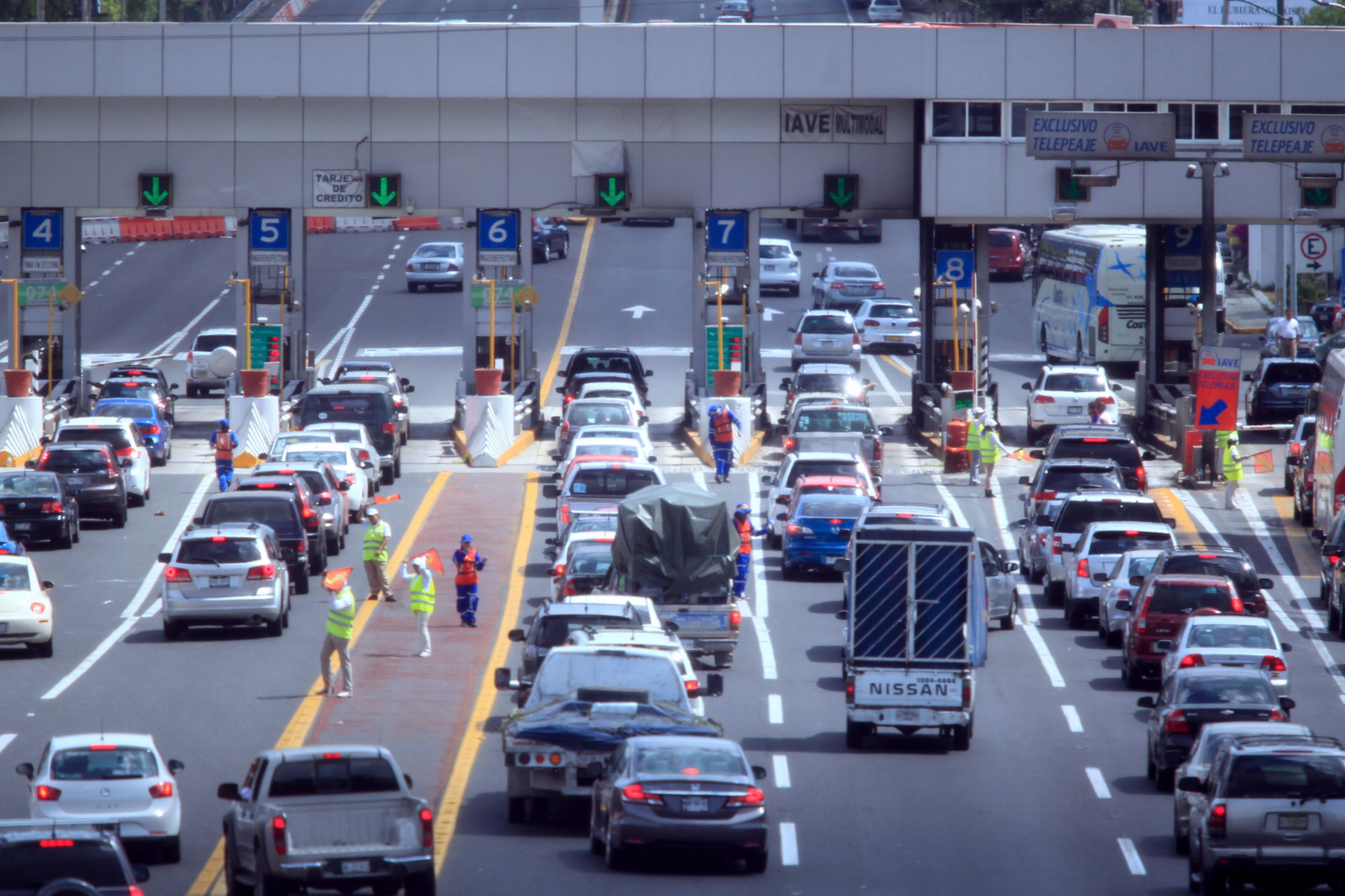 Aumenta aforo vehicular en carreteras que conectan a la Ciudad de México
