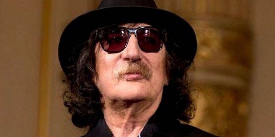 Hospitalizan a Charly García Hospitalizan a Charly García