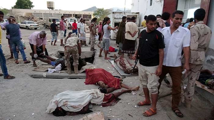 Atacante suicida mata a 45 soldados en Yemen - CzVXMaAUkAISYhm