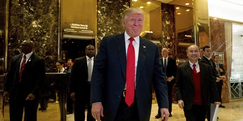 Trump vendió todas sus acciones en junio: vocero