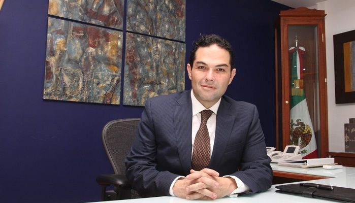 Alcalde de Huixquilucan no es gerente de Hooters Satélite - Enrique_Vargas_Del_Villar-4