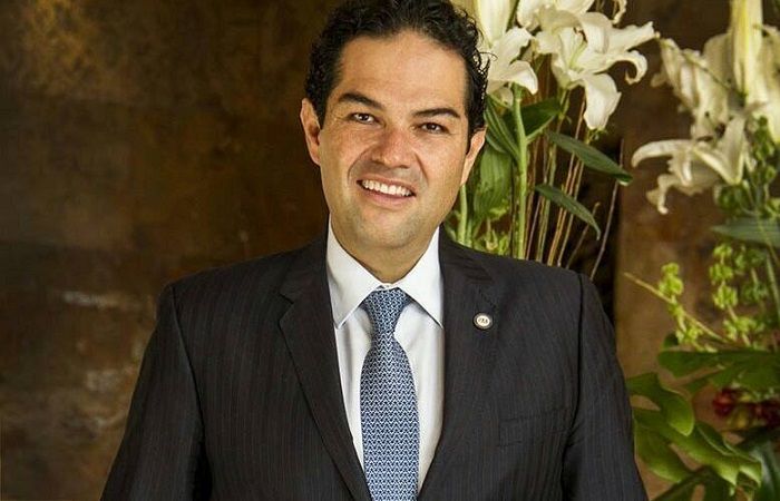 Clausuran Hooters del alcalde de Huixquilucan - Enrique_Vargas_Del_Villar1