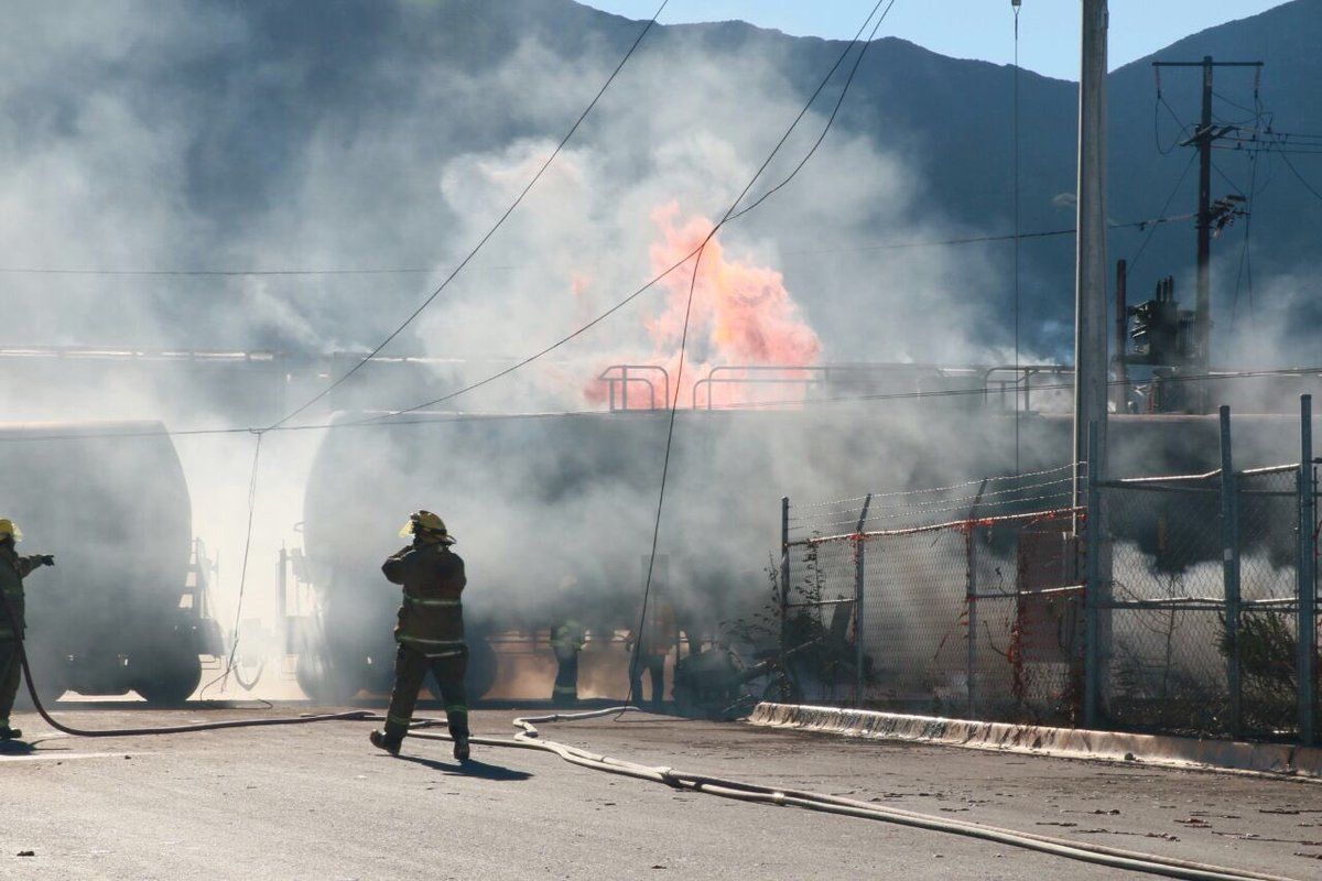 Tren impacta contra pipa en Nuevo León