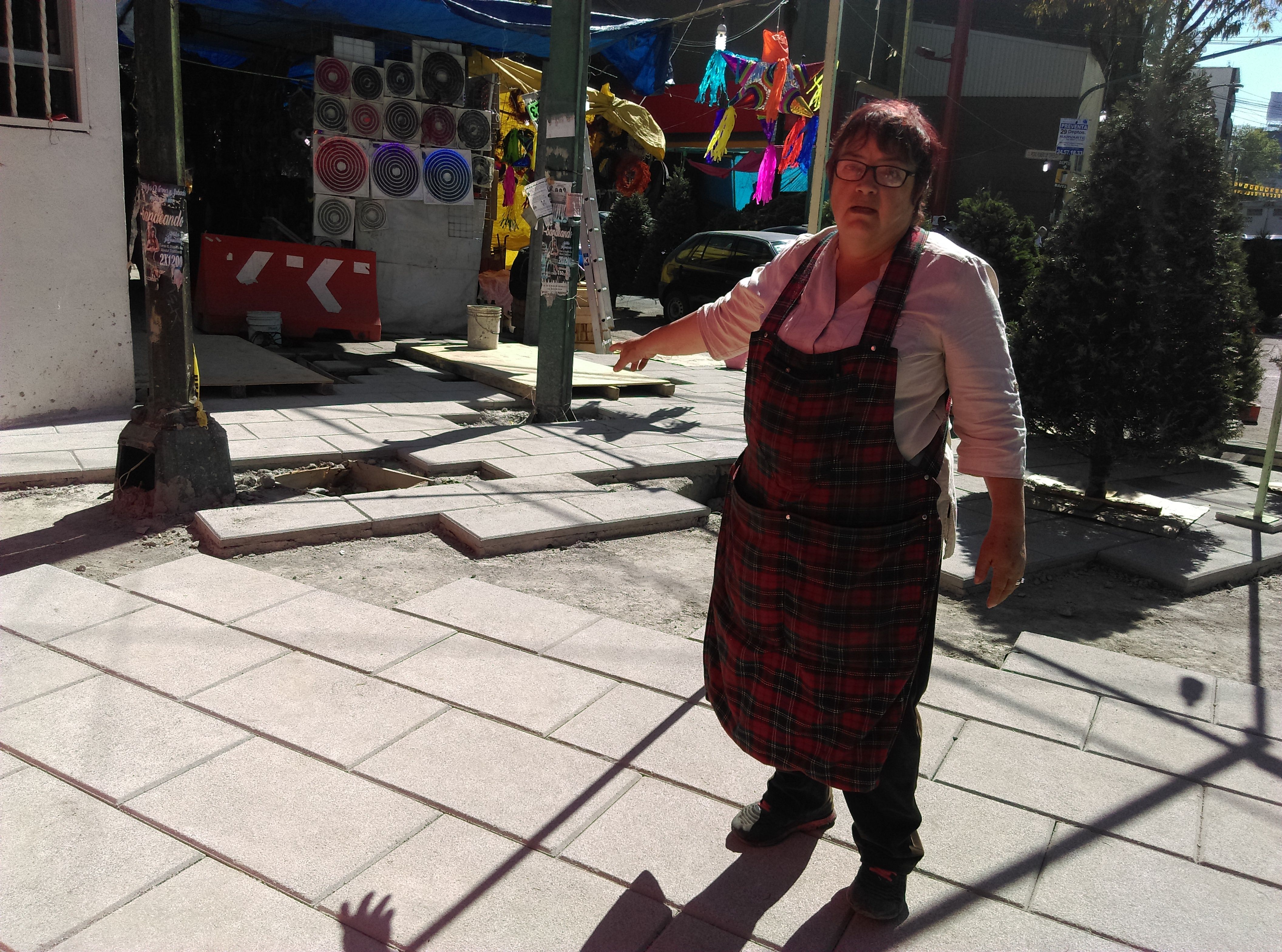 Obra en la Del Valle genera tráfico y pérdidas a los comercios - IMAG0062