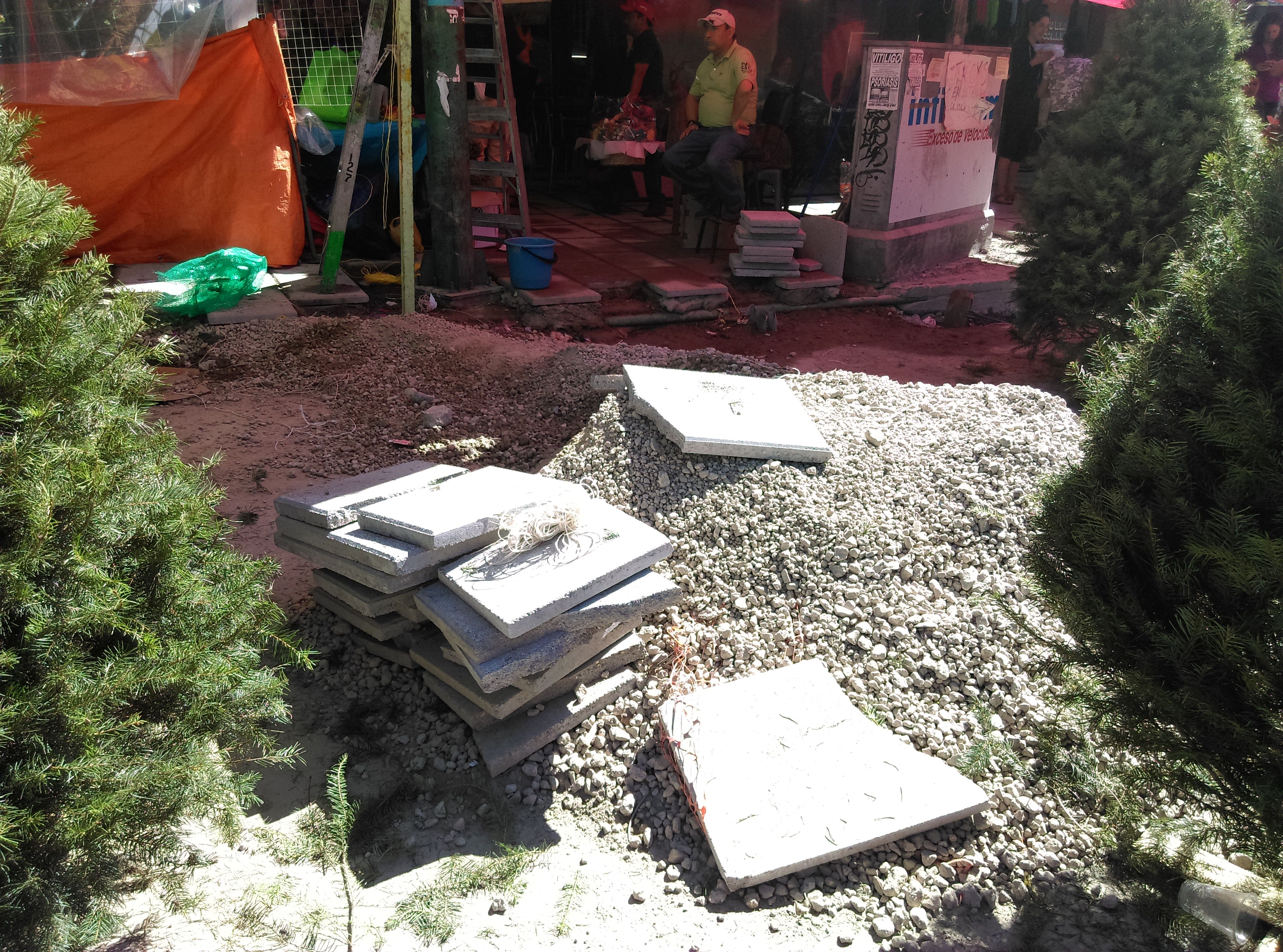 Obra en la Del Valle genera tráfico y pérdidas a los comercios - IMAG0108